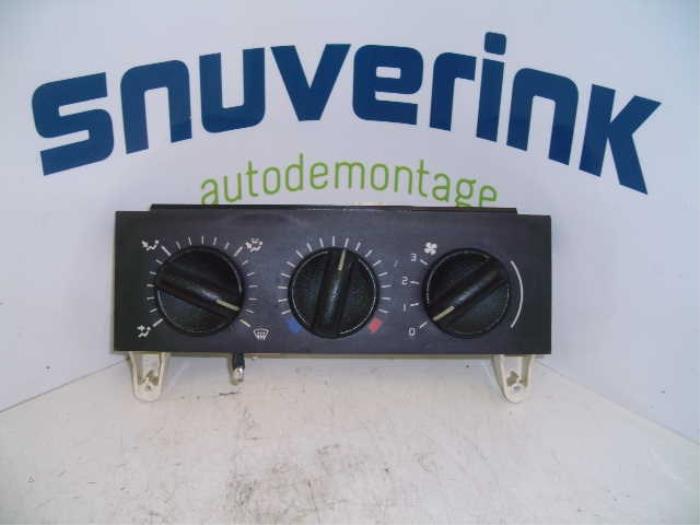 Panel de control de calefacción de un Renault Master III (FD/HD) 2.2 dCi 16V 2002