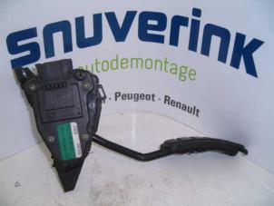 Używane Pedal gazu Renault Master III (FD/HD) 2.2 dCi 16V Cena € 36,30 Z VAT oferowane przez Snuverink Autodemontage