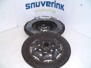 Used Clutch kit (complete) Renault Scénic II (JM) 2.0 16V Price on request offered by Snuverink Autodemontage