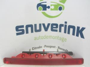 Gebrauchte Zusätzliches Bremslicht Mitte Peugeot 308 (4A/C) 1.6 16V THP 150 Preis € 25,00 Margenregelung angeboten von Snuverink Autodemontage