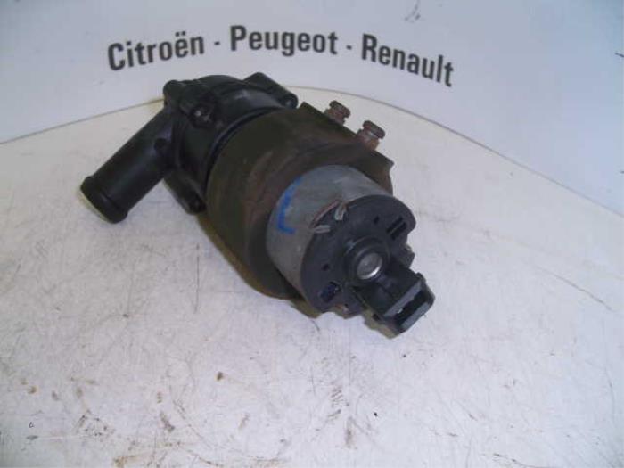 Pompa wodna z Renault Laguna II Grandtour (KG) 2.0 16V Turbo 2004