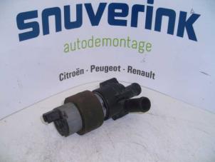 Usados Bomba de agua Renault Laguna II Grandtour (KG) 2.0 16V Turbo Precio de solicitud ofrecido por Snuverink Autodemontage