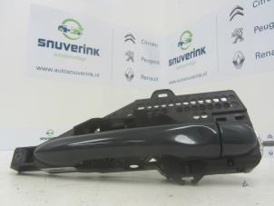 Used Rear door handle 4-door, right Renault Captur (2R) 0.9 Energy TCE 12V Price € 20,00 Margin scheme offered by Snuverink Autodemontage