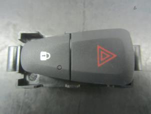 Used Panic lighting switch Renault Scénic III (JZ) 1.5 dCi 110 Price € 15,00 Margin scheme offered by Snuverink Autodemontage
