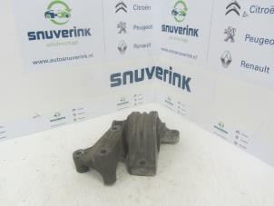 Used Engine mount Peugeot Boxer (244) 2.8 HDi 127 Price € 35,00 Margin scheme offered by Snuverink Autodemontage