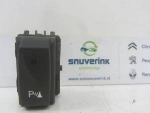 Used PDC switch Renault Laguna III (BT) 2.0 dCiF 16V 150 Price € 15,00 Margin scheme offered by Snuverink Autodemontage