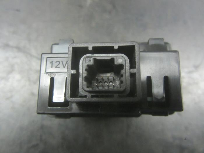 Interruptor de freno de mano de un Renault Laguna III (BT) 2.0 dCiF 16V 150 2008