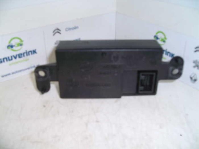 Central door locking module from a Peugeot Boxer (244) 2.8 HDi 127 2003