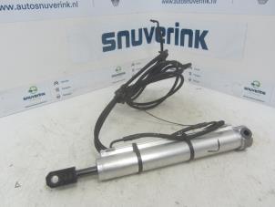 Used Convertible roof gas strut Peugeot 207 CC (WB) 1.6 16V Price € 150,00 Margin scheme offered by Snuverink Autodemontage