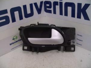 Used Door handle 2-door, left Peugeot 207/207+ (WA/WC/WM) 1.4 HDi Price on request offered by Snuverink Autodemontage