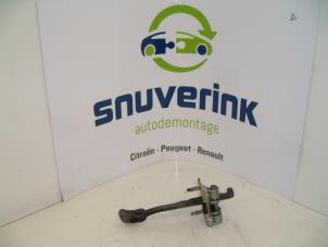 Used Door stop 2-door, right Renault Trafic New (FL) 2.0 dCi 16V 115 Price on request offered by Snuverink Autodemontage