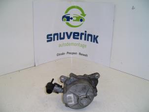 Used Vacuum pump (diesel) Renault Trafic New (FL) 2.0 dCi 16V 115 Price on request offered by Snuverink Autodemontage
