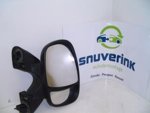Used Wing mirror, right Renault Trafic New (FL) 2.0 dCi 16V 115 Price € 48,40 Inclusive VAT offered by Snuverink Autodemontage