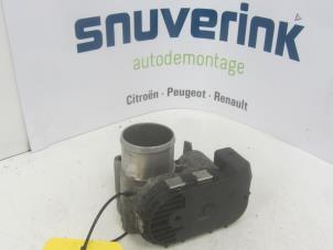 Used Throttle body Renault Trafic New (FL) 2.0 dCi 16V 115 Price € 36,30 Inclusive VAT offered by Snuverink Autodemontage