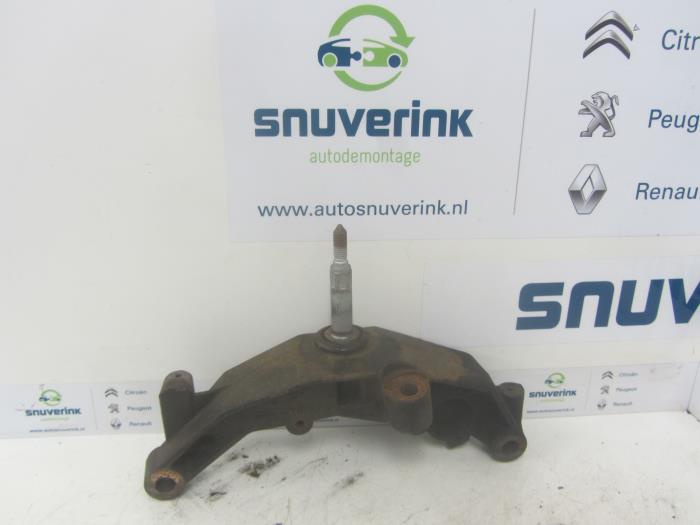 Engine mount from a Renault Trafic New (FL) 2.0 dCi 16V 115 2010