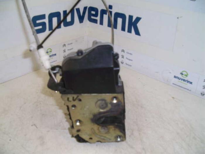 Serrure de porte avant gauche Peugeot 407 9656633280 9135FP | A24 France