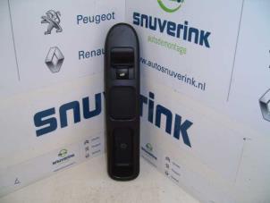 Used Electric window switch Peugeot 307 (3A/C/D) 2.0 16V Price € 25,00 Margin scheme offered by Snuverink Autodemontage