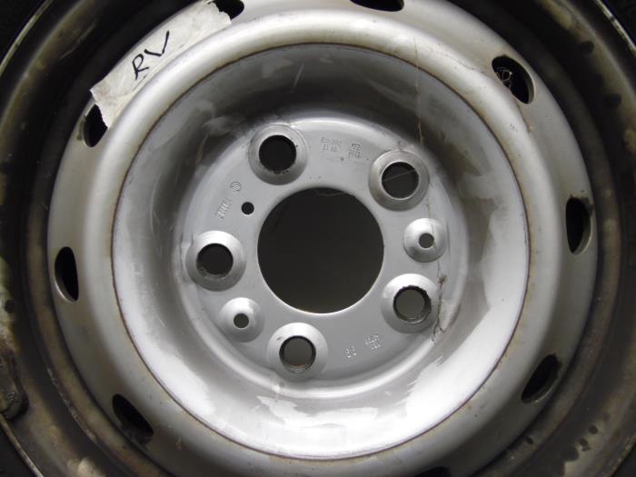 Juego de llantas y neumáticos de invierno de un Citroen Jumper 2011