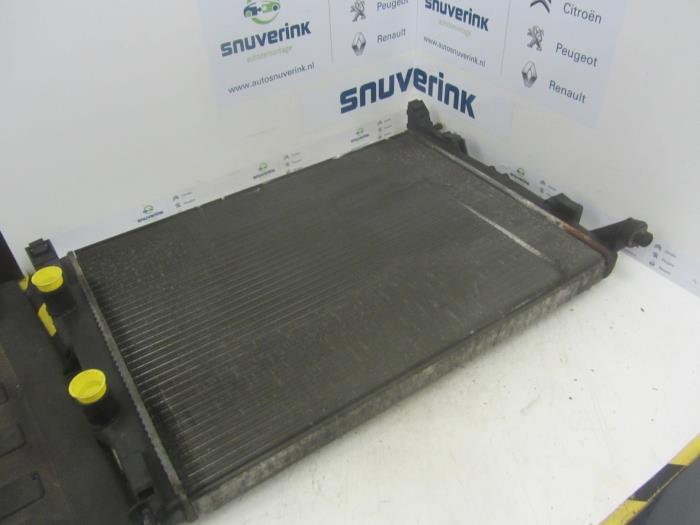 Usagé Radiateur Renault Scénic II (JM) 1.6 16V Prix € 10,33 Règlement à la marge proposé par Snuverink Autodemontage
