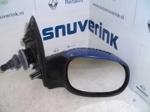 Used Wing mirror, right Peugeot 206+ (2L/M) 1.4 XS Price € 20,00 Margin scheme offered by Snuverink Autodemontage