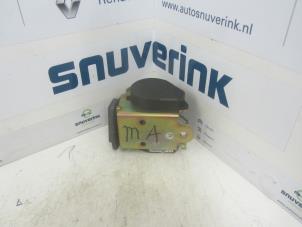Used Rear seatbelt, centre Renault Scenic Price on request offered by Snuverink Autodemontage