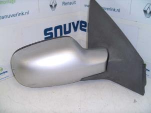 Used Wing mirror, right Renault Megane II (BM/CM) 1.6 16V Price € 30,00 Margin scheme offered by Snuverink Autodemontage