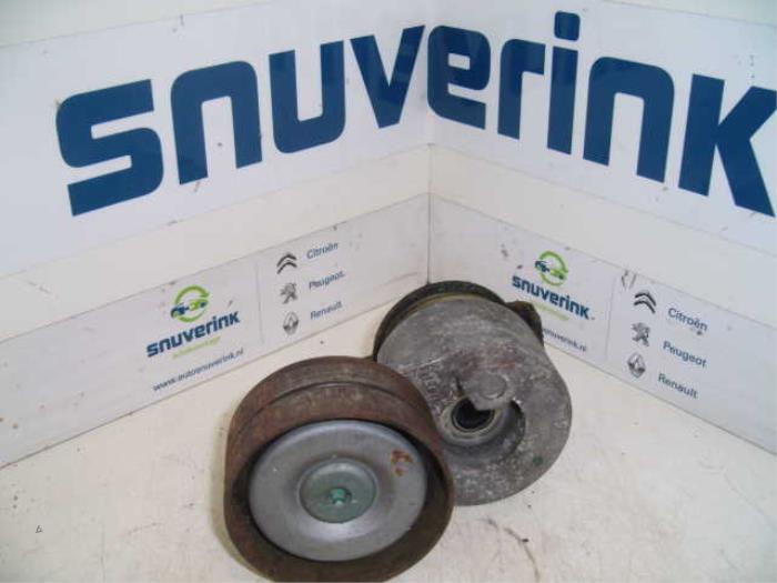Usados Rodillo tensor correa múltiple Renault Scénic II (JM) 2.0 16V Precio € 44,98 Norma de margen ofrecido por Snuverink Autodemontage