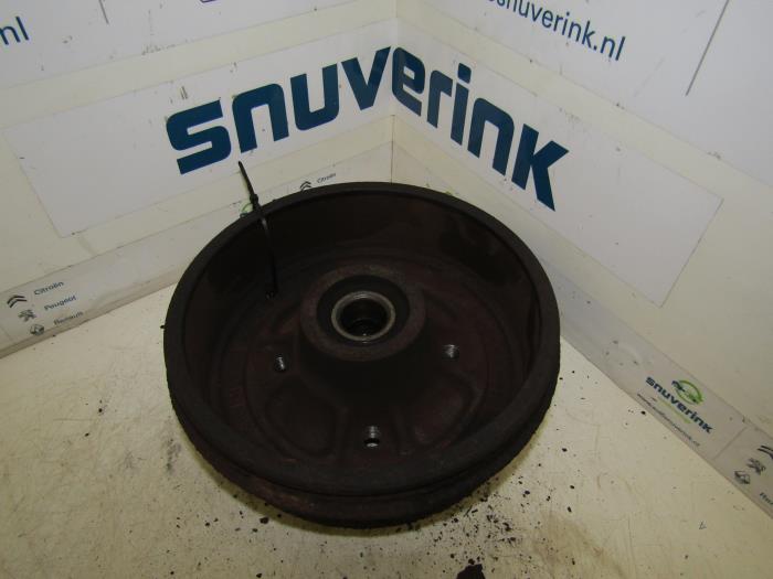 Rear brake drum from a Renault Clio II (BB/CB) 1.4 2001