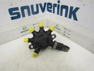 Used Fuel injector nozzle Renault Kangoo Express (FC) 1.5 dCi 80 Price € 35,00 Margin scheme offered by Snuverink Autodemontage
