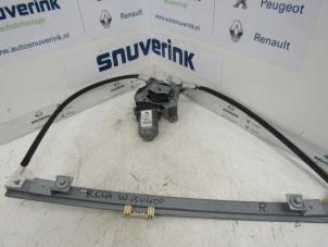 Used Window mechanism 2-door, front right Renault Clio II (BB/CB) 1.4 Price on request offered by Snuverink Autodemontage