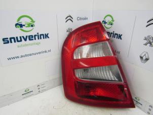 Używane Tylne swiatlo pozycyjne lewe Skoda Fabia (6Y2) 1.4i Cena € 25,00 Procedura marży oferowane przez Snuverink Autodemontage