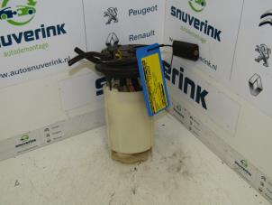 Used Electric fuel pump Peugeot 406 (8B) 1.8 16V Price € 35,00 Margin scheme offered by Snuverink Autodemontage