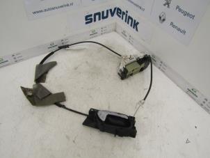 Used Door lock mechanism 2-door, right Citroen C4 Coupé (LA) 1.6 16V Price on request offered by Snuverink Autodemontage