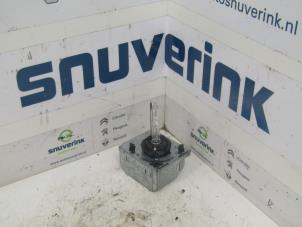 Used Xenon bulb Renault Scénic II (JM) 2.0 16V Price € 15,00 Margin scheme offered by Snuverink Autodemontage