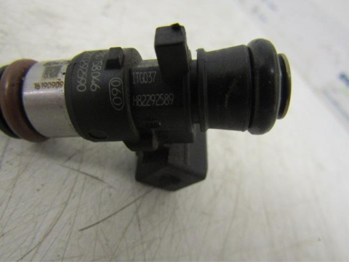 Injecteur (injection essence) d'un Renault Clio III (BR/CR) 1.2 16V 65 2009