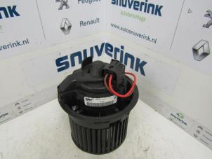 Used Heating and ventilation fan motor Renault Clio IV (5R) 1.5 dCi 75 FAP Price € 30,00 Margin scheme offered by Snuverink Autodemontage