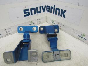 Used Tailgate hinge Dacia Dokker (0S) 1.2 TCE 16V Price on request offered by Snuverink Autodemontage