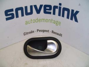 Used Rear door handle 4-door, right Renault Twingo III (AH) 1.0 SCe 70 12V Price € 15,00 Margin scheme offered by Snuverink Autodemontage