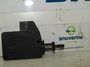 Used Central locking motor Peugeot Expert (222/224) 2.0 HDi 90 Price on request offered by Snuverink Autodemontage