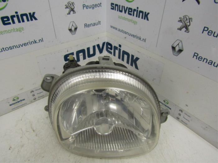 Headlight, right from a Renault Twingo (C06) 1.2 16V 2002