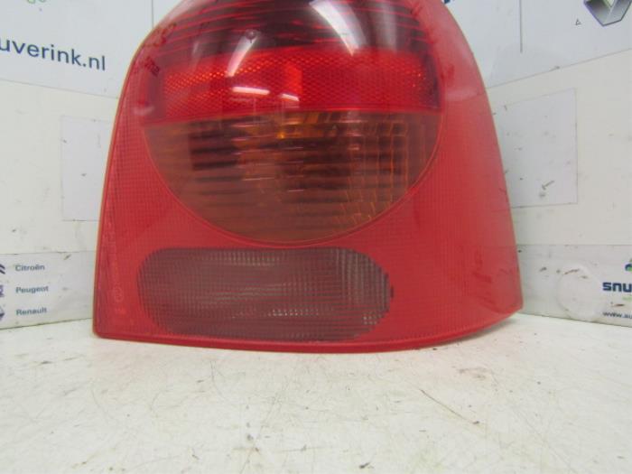 Tylne swiatlo pozycyjne prawe z Renault Twingo (C06) 1.2 16V 2002