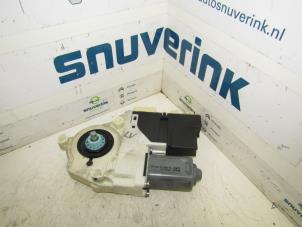 Używane Mechanizm szyby lewej przedniej wersja 4-drzwiowa Citroen C5 II Berline (RC) 1.6 HDiF 16V Cena € 50,00 Procedura marży oferowane przez Snuverink Autodemontage