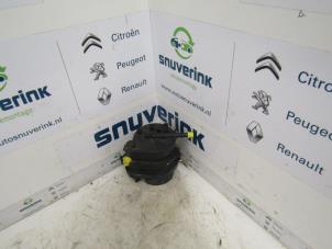 Used Fuel filter housing Peugeot 206 (2A/C/H/J/S) 1.4 HDi Price on request offered by Snuverink Autodemontage