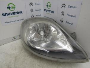 Used Headlight, right Nissan Primastar 1.9 dCi 100 Price € 48,40 Inclusive VAT offered by Snuverink Autodemontage