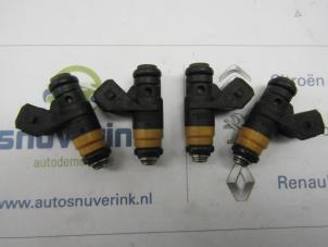 Usados Inyector (inyección de gasolina) Renault Kangoo (KC) 1.6 16V Precio de solicitud ofrecido por Snuverink Autodemontage