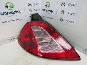 Używane Tylne swiatlo pozycyjne lewe Renault Megane II (BM/CM) 2.0 16V Cena € 25,00 Procedura marży oferowane przez Snuverink Autodemontage