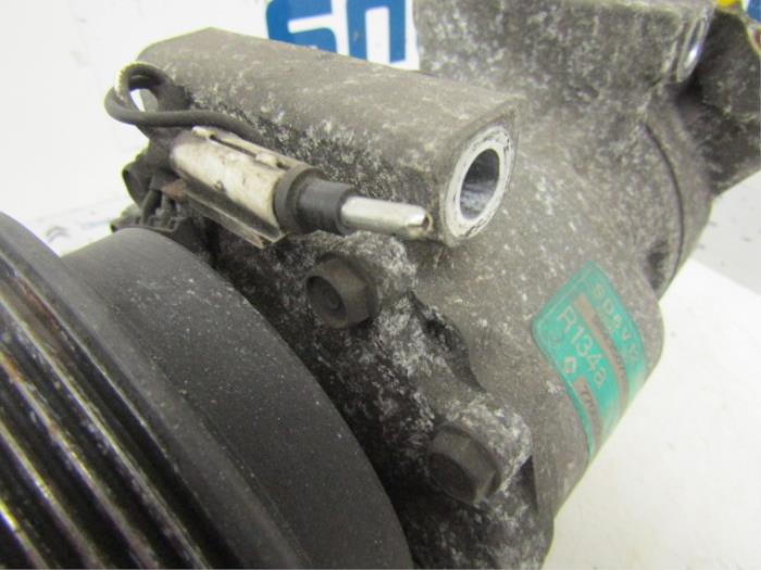Air conditioning pump from a Renault Clio II (BB/CB) 1.4 2001