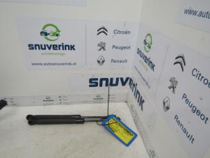 Used Set of tailgate gas struts Peugeot 407 SW (6E) 2.0 HDiF 16V Price € 25,00 Margin scheme offered by Snuverink Autodemontage