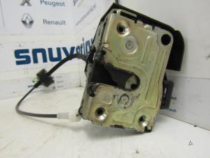 Used Door lock mechanism 2-door, right Renault Clio II (BB/CB) 1.4 Price on request offered by Snuverink Autodemontage