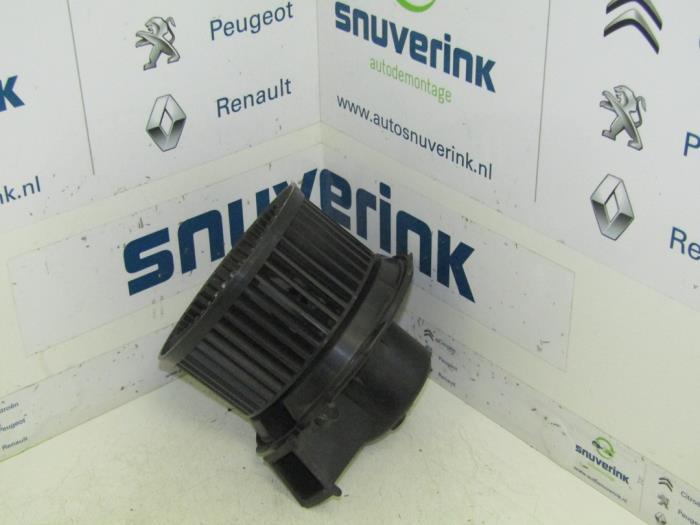 Heating and ventilation fan motor from a Peugeot 206+ (2L/M) 1.4 XS 2012